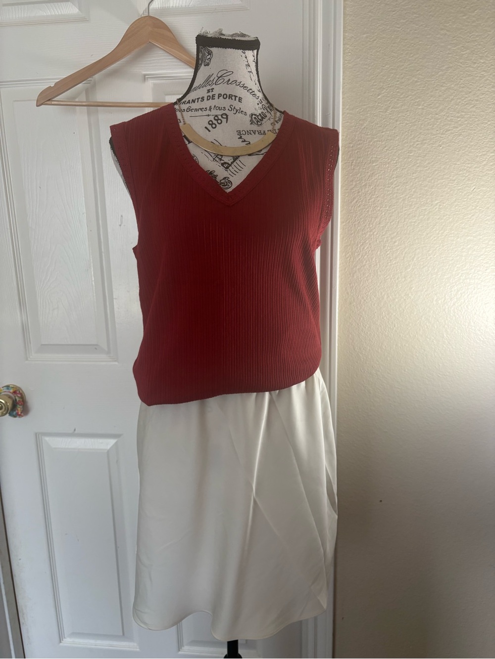 Gianni Bini Ivory Satin Shell